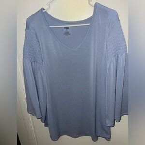 1X woman’s light blue blouse great condition very soft and breathable